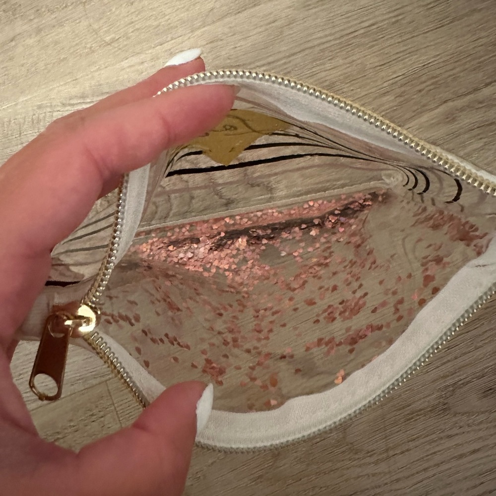 Cute small pouch! - Picture 3 of 3